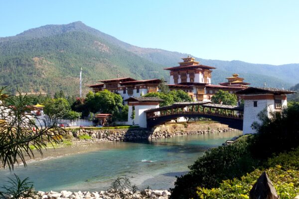 How Bhutan Became the World’s First Carbon-Negative Country: A Sustainable Success Story